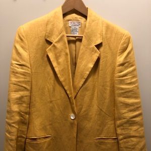 Linen blazer in a beautiful yellow/mustard color